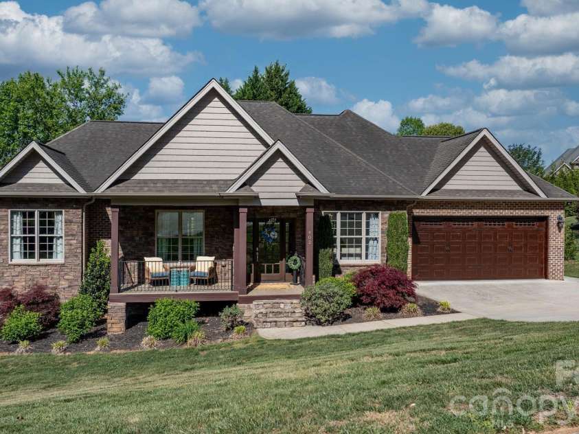 402 Golfview Court, Lenoir, NC 28645.  MLS# CAR4332999, YatesRealty ID 16337. 