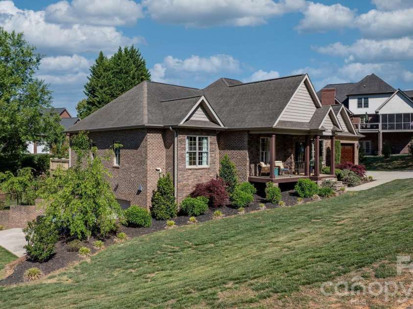 402 Golfview Court, Lenoir, NC 28645.  MLS# CAR4332999, YatesRealty ID 16337. 