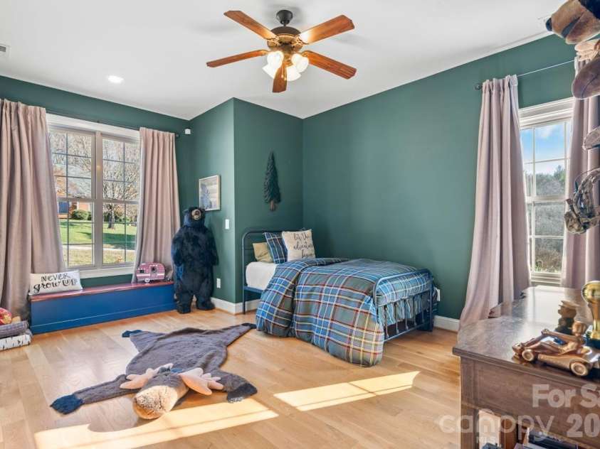 402 Golfview Court, Lenoir, NC 28645.  MLS# CAR4332999, YatesRealty ID 16337. BR 3