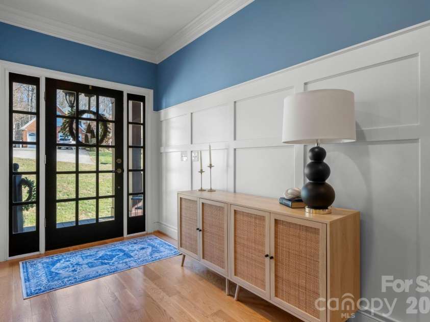 402 Golfview Court, Lenoir, NC 28645.  MLS# CAR4332999, YatesRealty ID 16337. Entry Way
