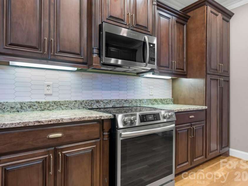 402 Golfview Court, Lenoir, NC 28645.  MLS# CAR4332999, YatesRealty ID 16337. Kitchen