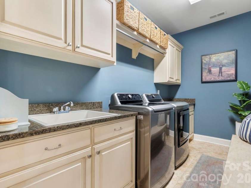 402 Golfview Court, Lenoir, NC 28645.  MLS# CAR4332999, YatesRealty ID 16337. Laundry Main