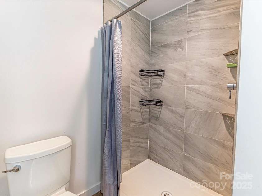75 Ladyslipper Lane, Waynesville, NC 28786.  MLS# CAR4241976, YatesRealty ID 16337. Another view of the full bathroom