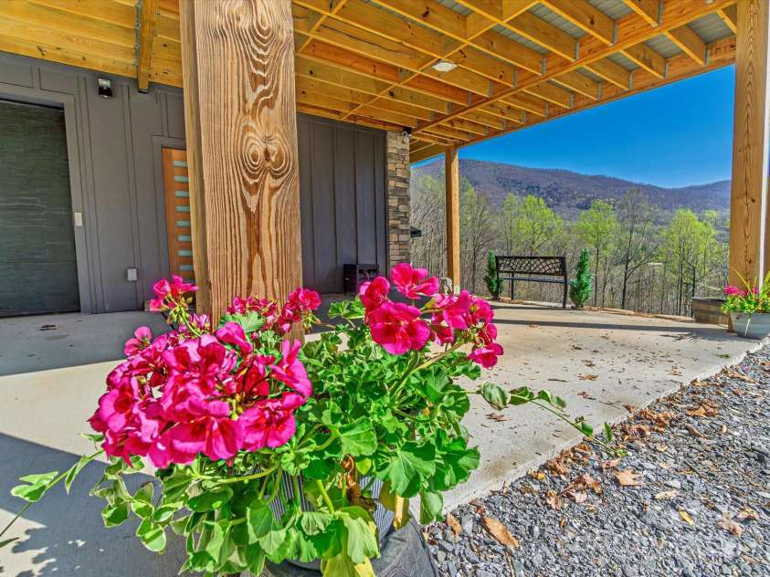 75 Ladyslipper Lane, Waynesville, NC 28786.  MLS# CAR4241976, YatesRealty ID 16337. This beauty is ready for new owners!