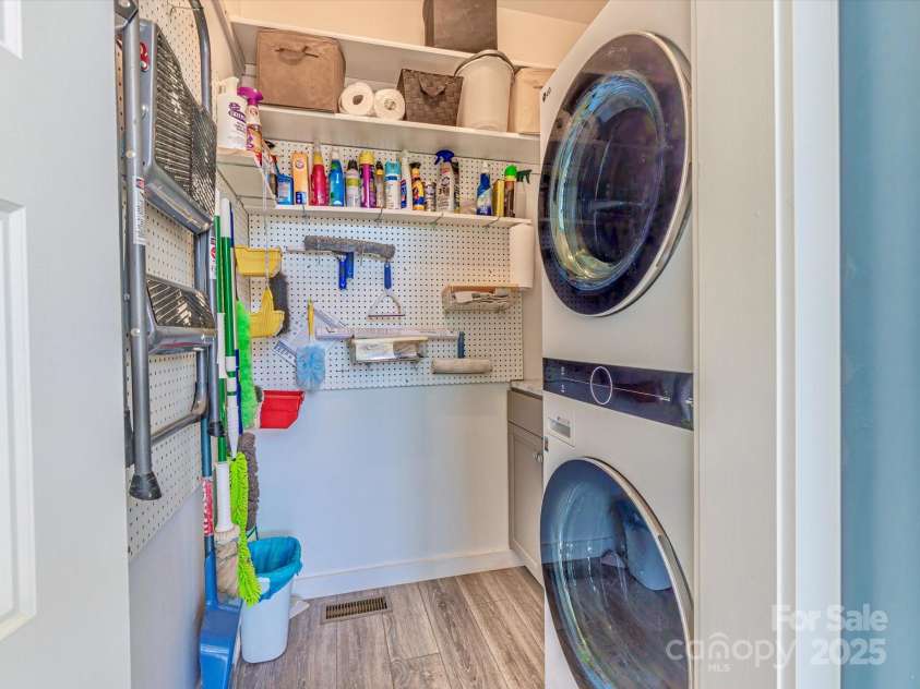 75 Ladyslipper Lane, Waynesville, NC 28786.  MLS# CAR4241976, YatesRealty ID 16337. Utility closet and main level laundry off of the kitchen