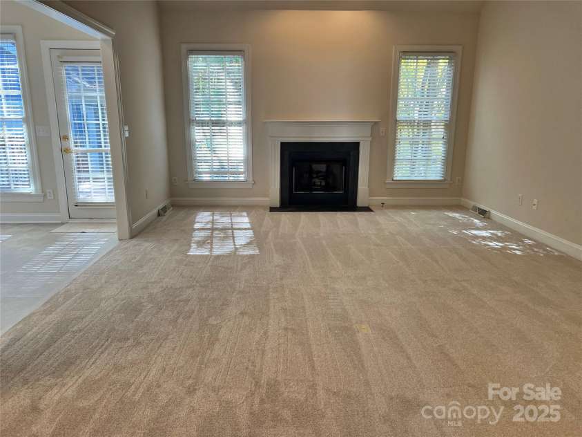 306 Ashby Drive, Davidson, NC 28036.  MLS# CAR4234348, YatesRealty ID 16338. Open floor plan is perfect for entertaining and relaxing. 