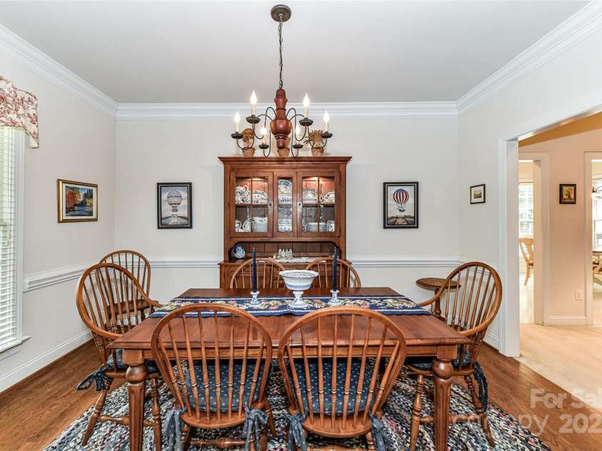 306 Ashby Drive, Davidson, NC 28036.  MLS# CAR4234348, YatesRealty ID 16338. Spacious Dining Room with chair rail and beautiful crown molding
