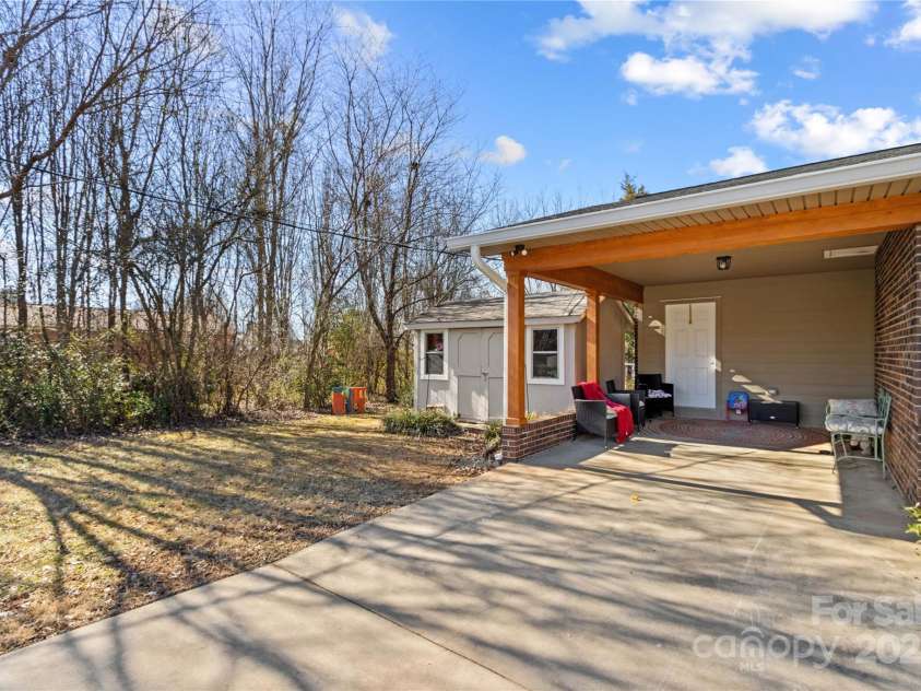 111 Lois Court, Statesville, NC 28625.  MLS# CAR4209238, YatesRealty ID 1634. 