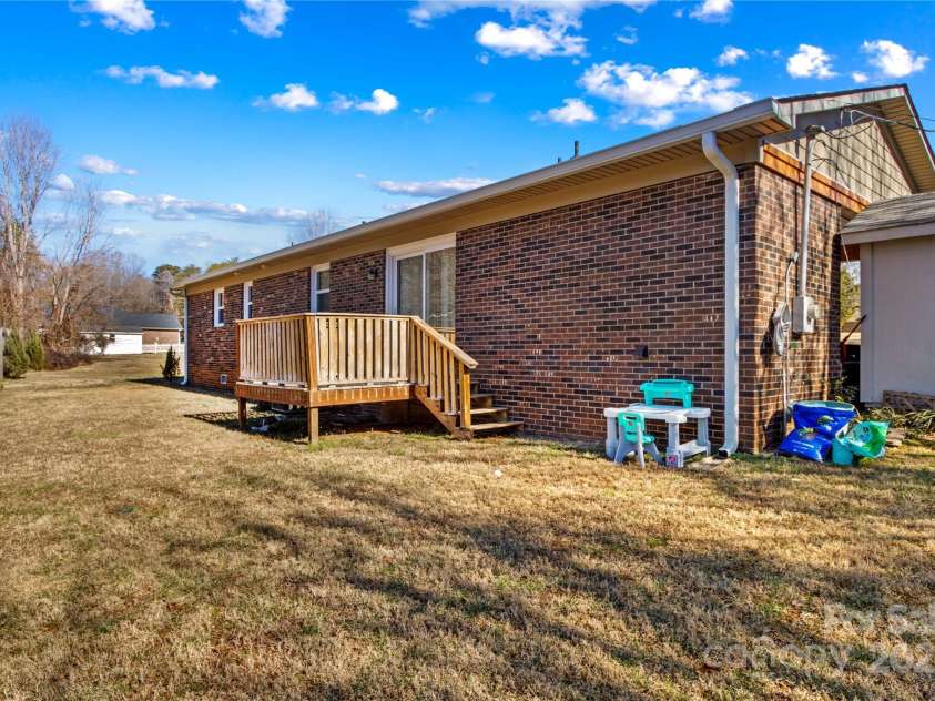 111 Lois Court, Statesville, NC 28625.  MLS# CAR4209238, YatesRealty ID 1634. 