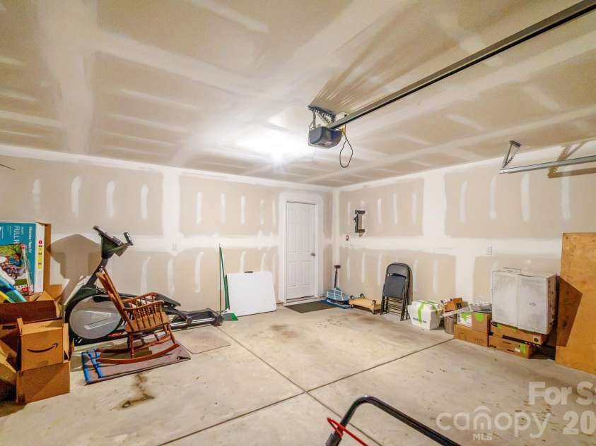 419 Winsley Drive, Salisbury, NC 28147.  MLS# CAR4426157, YatesRealty ID 1634. 2 car garage