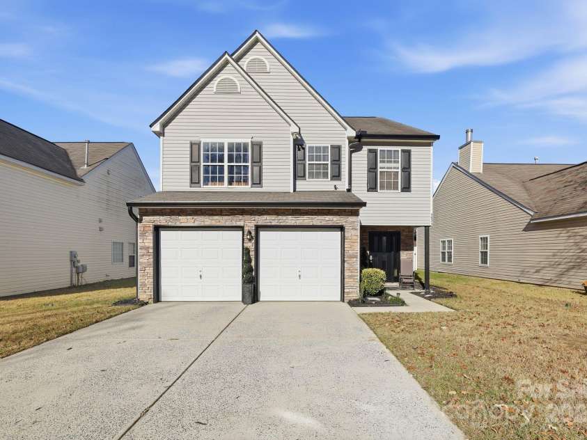 5825 Brookfield Pointe Drive, Charlotte, NC 28216.  MLS# CAR4328180, YatesRealty ID 1634. 