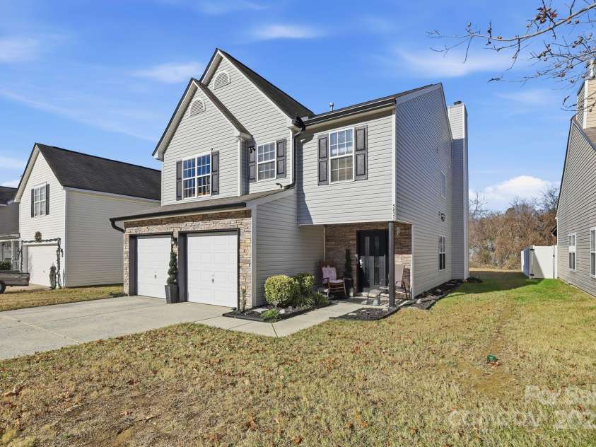 5825 Brookfield Pointe Drive, Charlotte, NC 28216.  MLS# CAR4328180, YatesRealty ID 1634. 