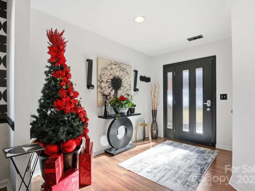 5825 Brookfield Pointe Drive, Charlotte, NC 28216.  MLS# CAR4328180, YatesRealty ID 1634. 