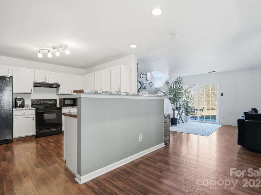 5825 Brookfield Pointe Drive, Charlotte, NC 28216.  MLS# CAR4328180, YatesRealty ID 1634. 