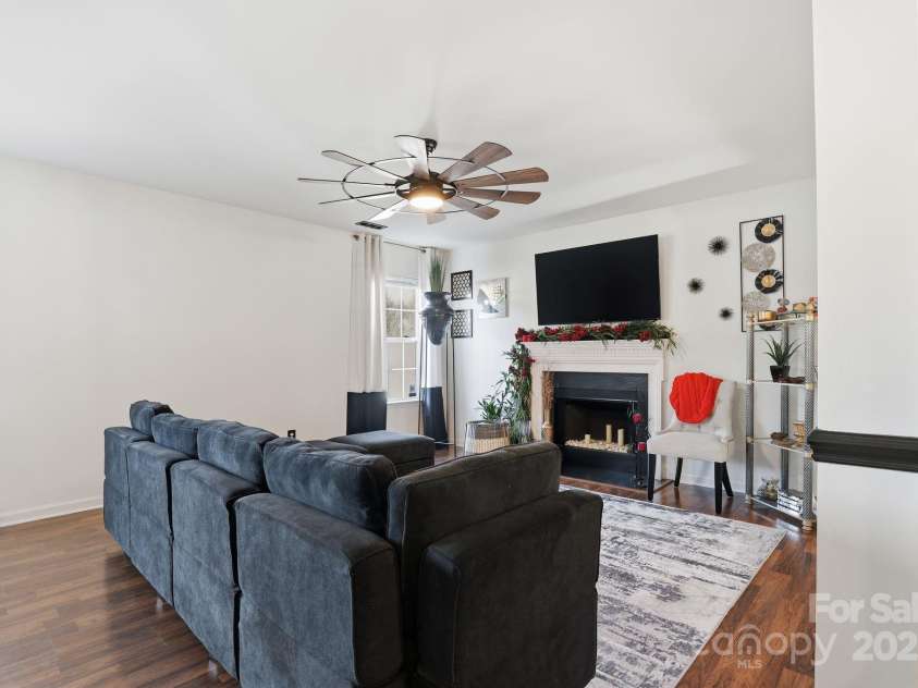 5825 Brookfield Pointe Drive, Charlotte, NC 28216.  MLS# CAR4328180, YatesRealty ID 1634. 