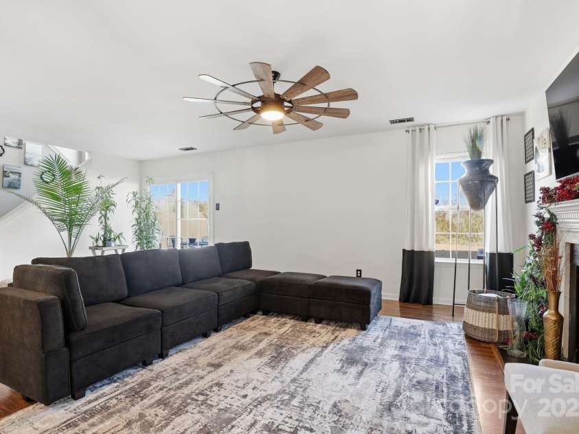 5825 Brookfield Pointe Drive, Charlotte, NC 28216.  MLS# CAR4328180, YatesRealty ID 1634. 