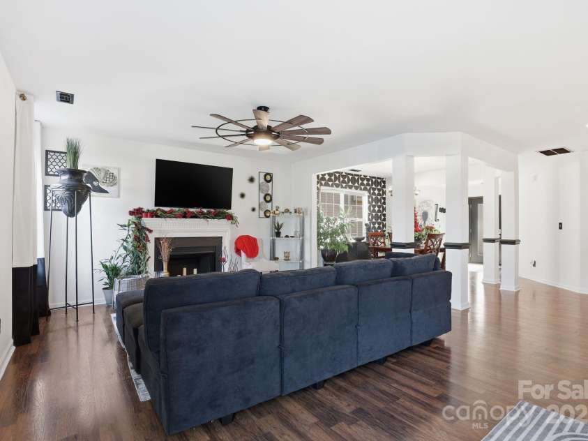 5825 Brookfield Pointe Drive, Charlotte, NC 28216.  MLS# CAR4328180, YatesRealty ID 1634. 