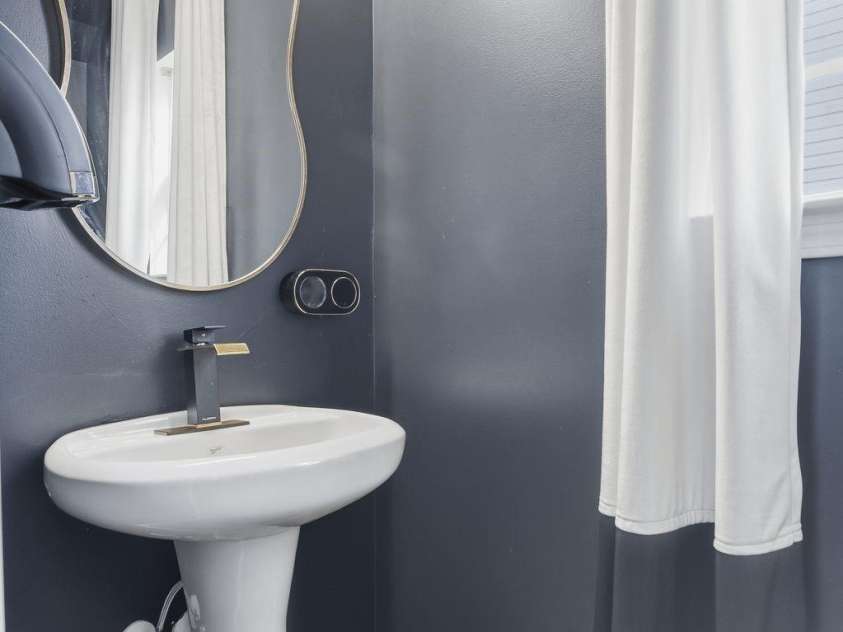 5825 Brookfield Pointe Drive, Charlotte, NC 28216.  MLS# CAR4328180, YatesRealty ID 1634. 