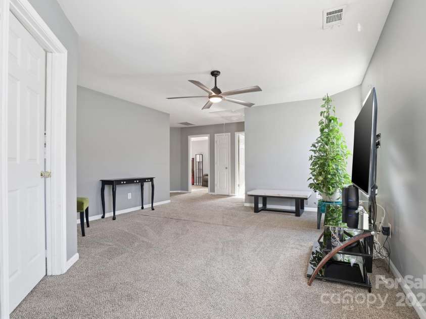 5825 Brookfield Pointe Drive, Charlotte, NC 28216.  MLS# CAR4328180, YatesRealty ID 1634. 