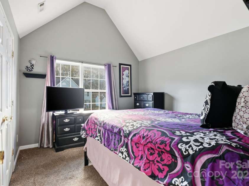 5825 Brookfield Pointe Drive, Charlotte, NC 28216.  MLS# CAR4328180, YatesRealty ID 1634. 