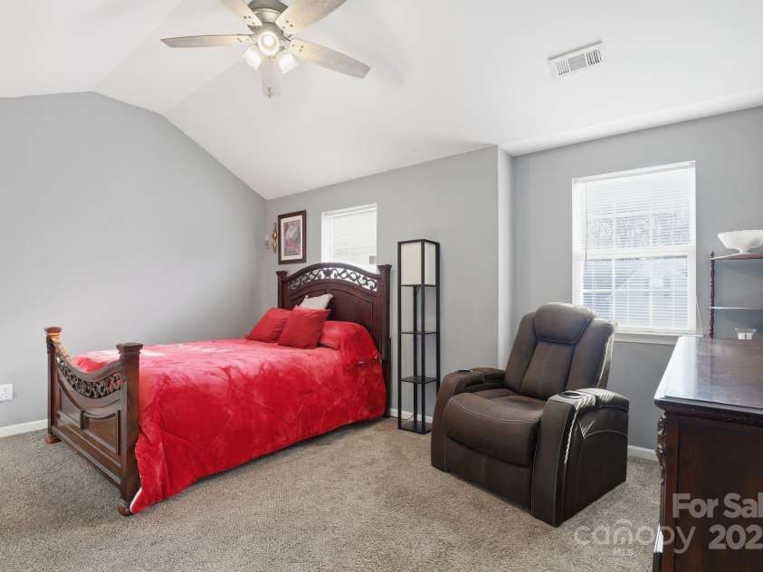 5825 Brookfield Pointe Drive, Charlotte, NC 28216.  MLS# CAR4328180, YatesRealty ID 1634. 