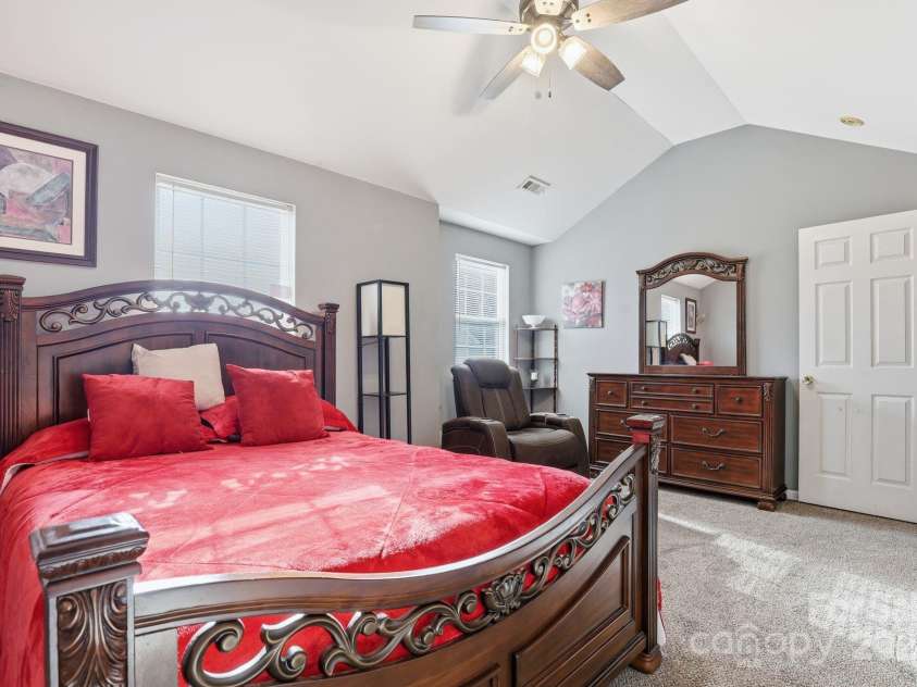 5825 Brookfield Pointe Drive, Charlotte, NC 28216.  MLS# CAR4328180, YatesRealty ID 1634. 