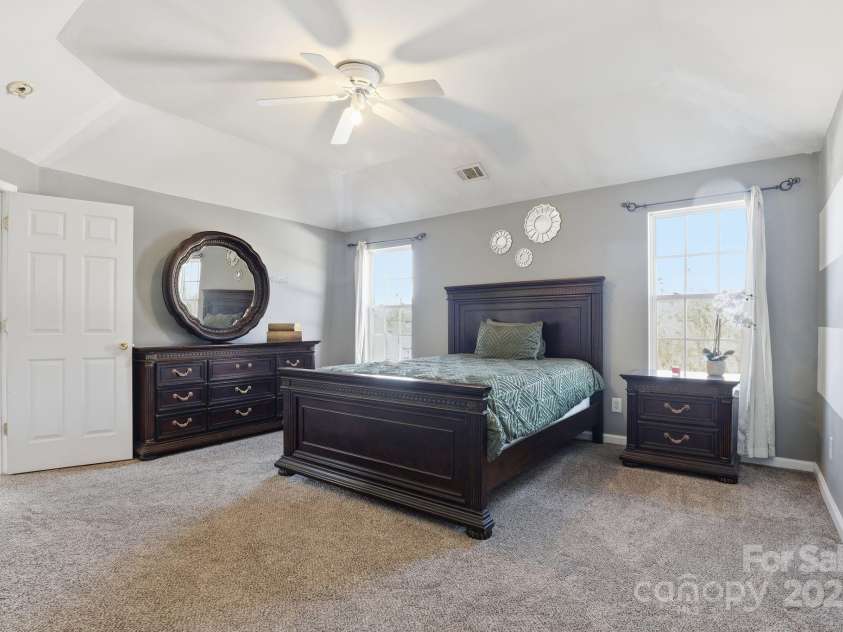 5825 Brookfield Pointe Drive, Charlotte, NC 28216.  MLS# CAR4328180, YatesRealty ID 1634. 