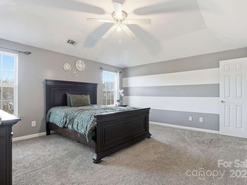 5825 Brookfield Pointe Drive, Charlotte, NC 28216.  MLS# CAR4328180, YatesRealty ID 1634. 