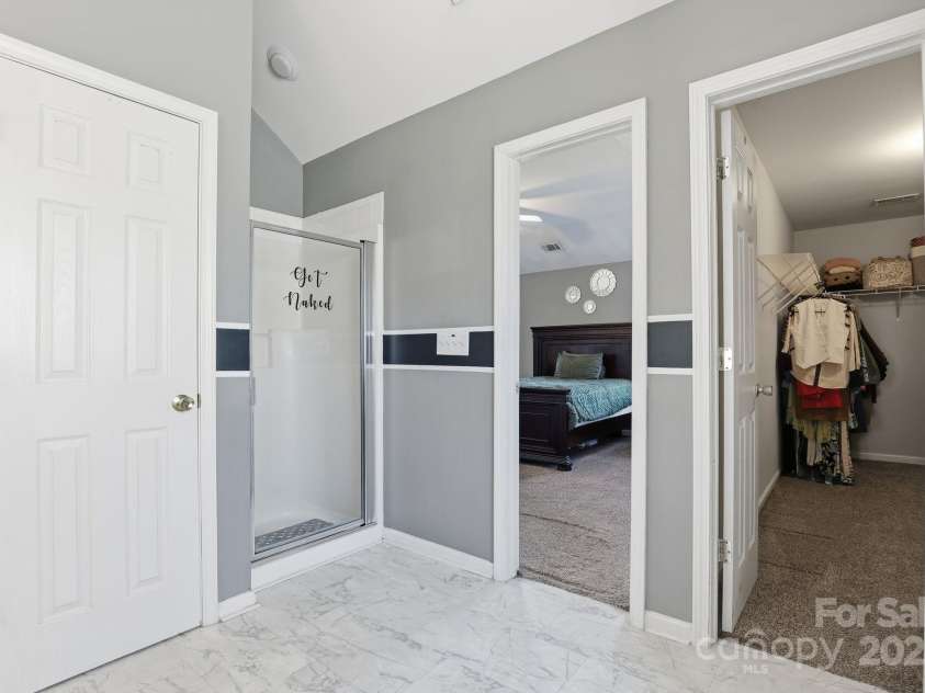 5825 Brookfield Pointe Drive, Charlotte, NC 28216.  MLS# CAR4328180, YatesRealty ID 1634. 