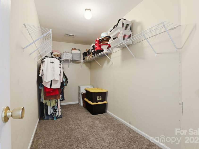 5825 Brookfield Pointe Drive, Charlotte, NC 28216.  MLS# CAR4328180, YatesRealty ID 1634. 