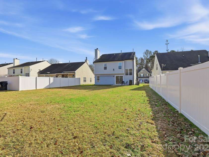 5825 Brookfield Pointe Drive, Charlotte, NC 28216.  MLS# CAR4328180, YatesRealty ID 1634. 