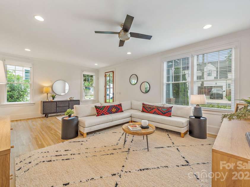 2117 Roslyn Avenue, Charlotte, NC 28208.  MLS# CAR4253357, YatesRealty ID 16340. 