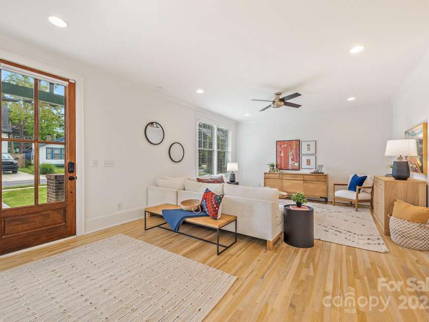 2117 Roslyn Avenue, Charlotte, NC 28208.  MLS# CAR4253357, YatesRealty ID 16340. 