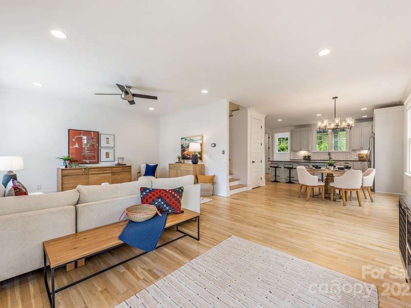 2117 Roslyn Avenue, Charlotte, NC 28208.  MLS# CAR4253357, YatesRealty ID 16340. 