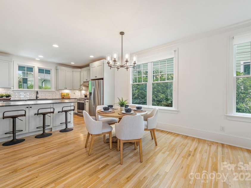 2117 Roslyn Avenue, Charlotte, NC 28208.  MLS# CAR4253357, YatesRealty ID 16340. 