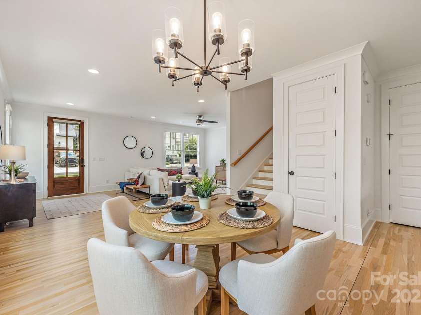 2117 Roslyn Avenue, Charlotte, NC 28208.  MLS# CAR4253357, YatesRealty ID 16340. 