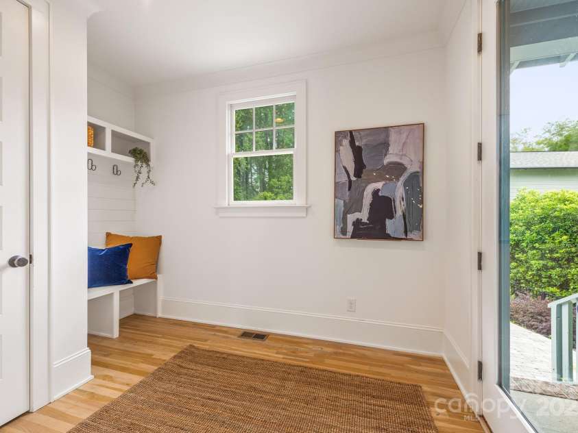 2117 Roslyn Avenue, Charlotte, NC 28208.  MLS# CAR4253357, YatesRealty ID 16340. 