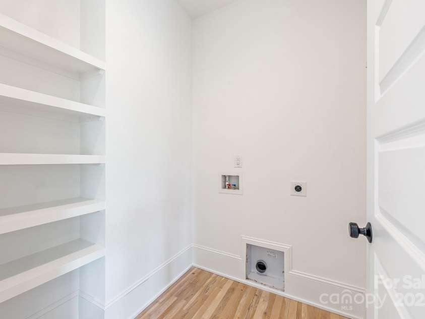 2117 Roslyn Avenue, Charlotte, NC 28208.  MLS# CAR4253357, YatesRealty ID 16340. 