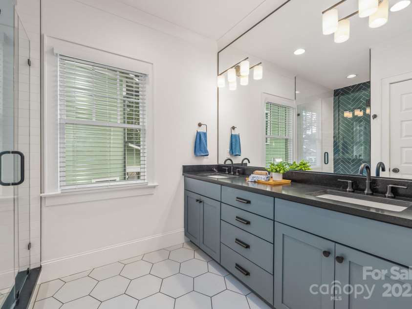 2117 Roslyn Avenue, Charlotte, NC 28208.  MLS# CAR4253357, YatesRealty ID 16340. 