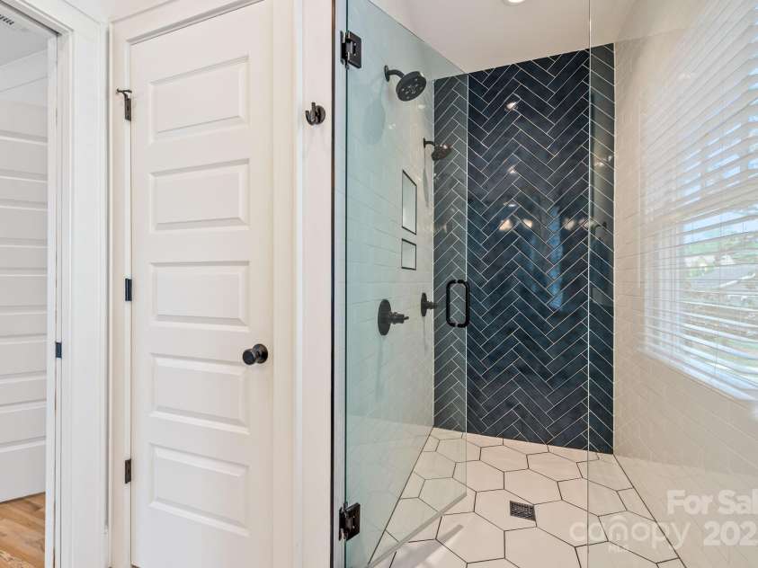 2117 Roslyn Avenue, Charlotte, NC 28208.  MLS# CAR4253357, YatesRealty ID 16340. 