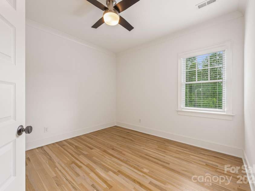 2117 Roslyn Avenue, Charlotte, NC 28208.  MLS# CAR4253357, YatesRealty ID 16340. 