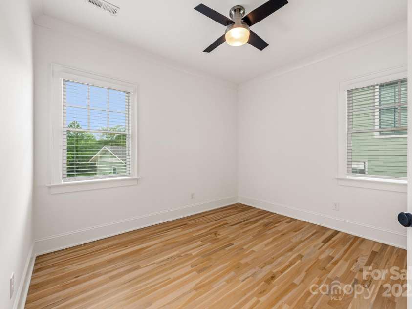 2117 Roslyn Avenue, Charlotte, NC 28208.  MLS# CAR4253357, YatesRealty ID 16340. 