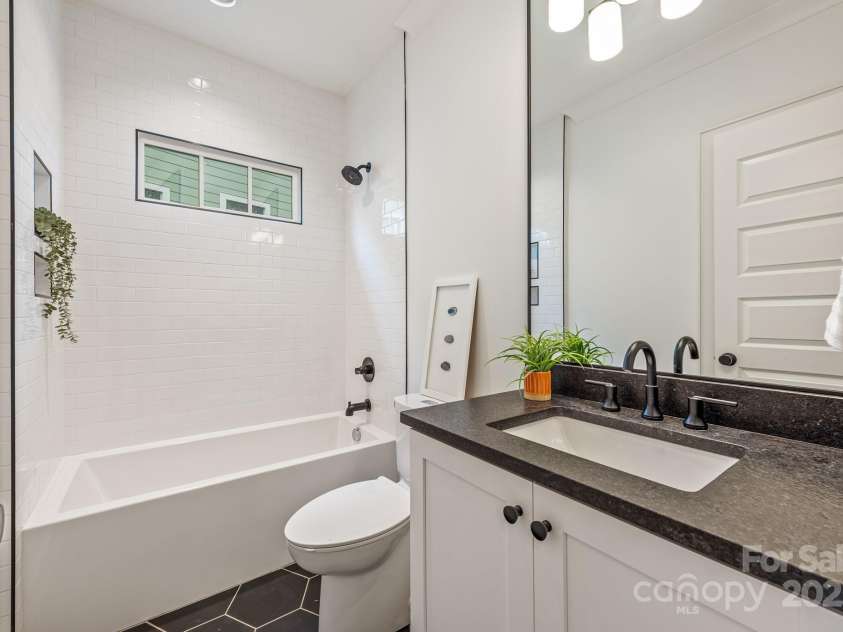 2117 Roslyn Avenue, Charlotte, NC 28208.  MLS# CAR4253357, YatesRealty ID 16340. 