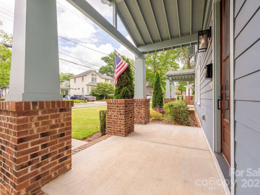 2117 Roslyn Avenue, Charlotte, NC 28208.  MLS# CAR4253357, YatesRealty ID 16340. 