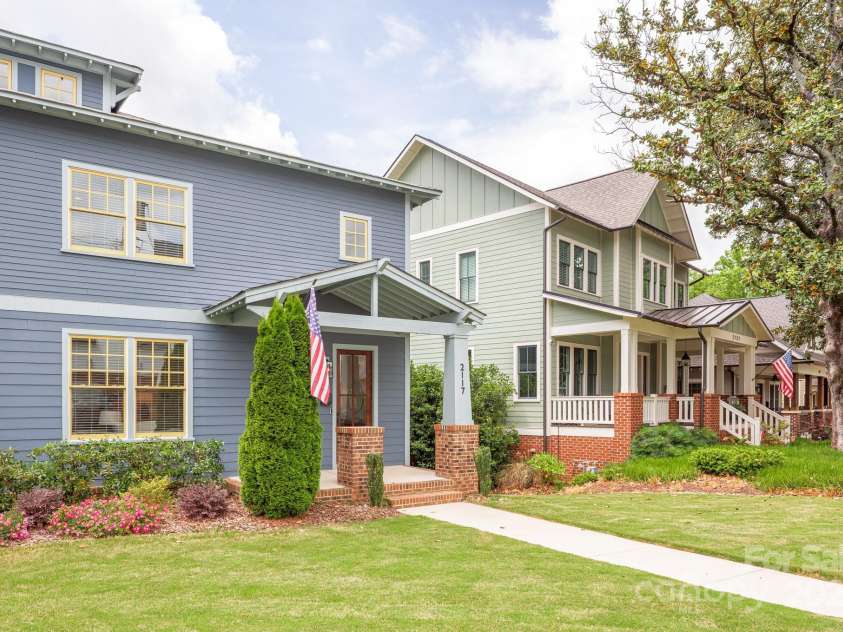 2117 Roslyn Avenue, Charlotte, NC 28208.  MLS# CAR4253357, YatesRealty ID 16340. 