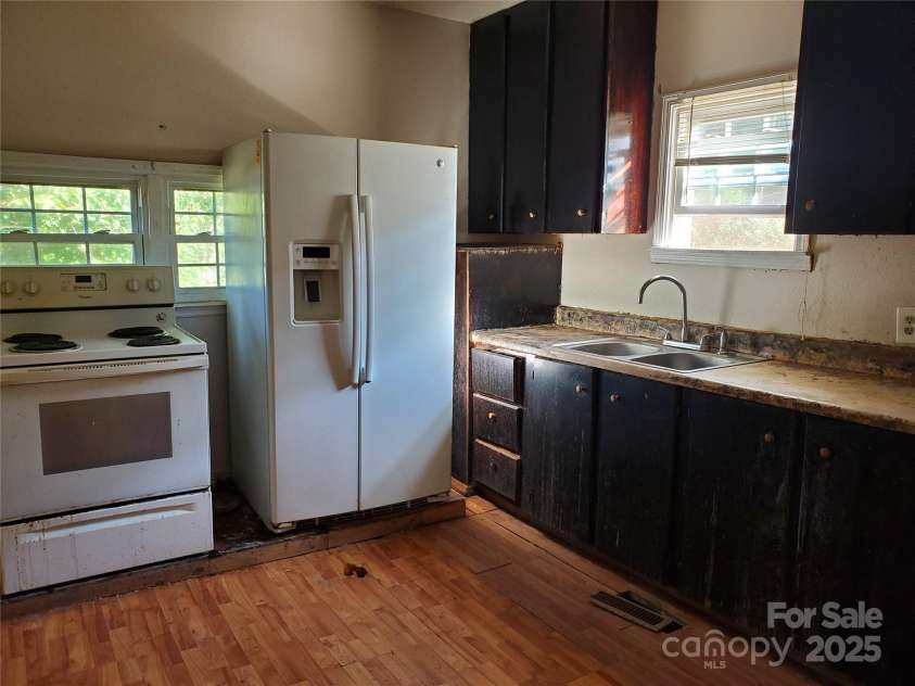 414 Rowan Avenue, Spencer, NC 28159.  MLS# CAR4301303, YatesRealty ID 16340. 