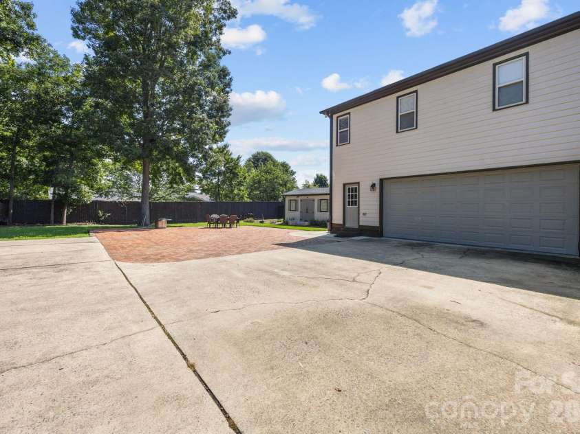908 Woodhurst Drive, Wesley Chapel, NC 28110.  MLS# CAR4362351, YatesRealty ID 16341. 