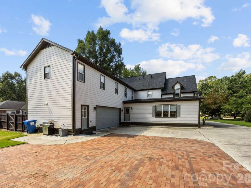 908 Woodhurst Drive, Wesley Chapel, NC 28110.  MLS# CAR4362351, YatesRealty ID 16341. 