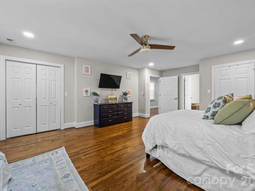 908 Woodhurst Drive, Wesley Chapel, NC 28110.  MLS# CAR4362351, YatesRealty ID 16341. Jr Suite