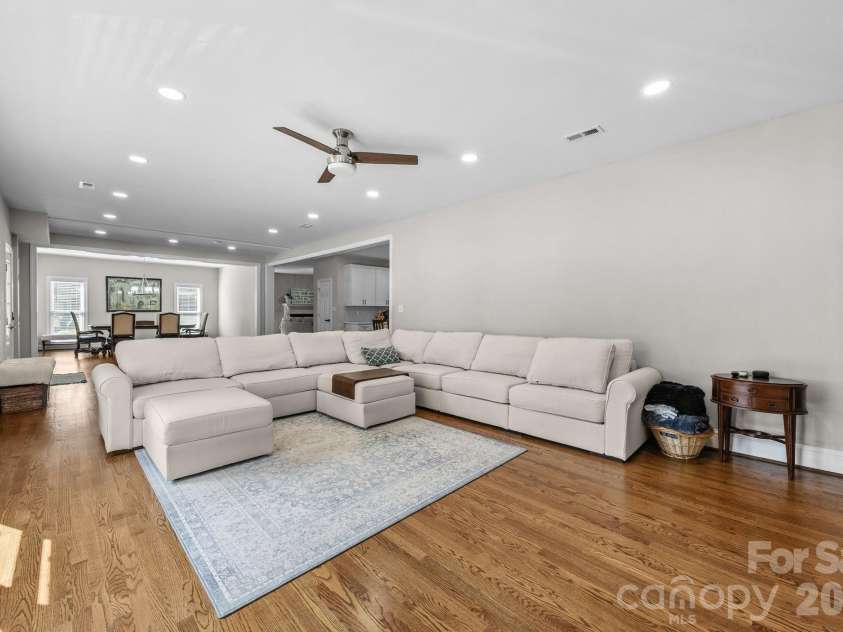 908 Woodhurst Drive, Wesley Chapel, NC 28110.  MLS# CAR4362351, YatesRealty ID 16341. Livingroom